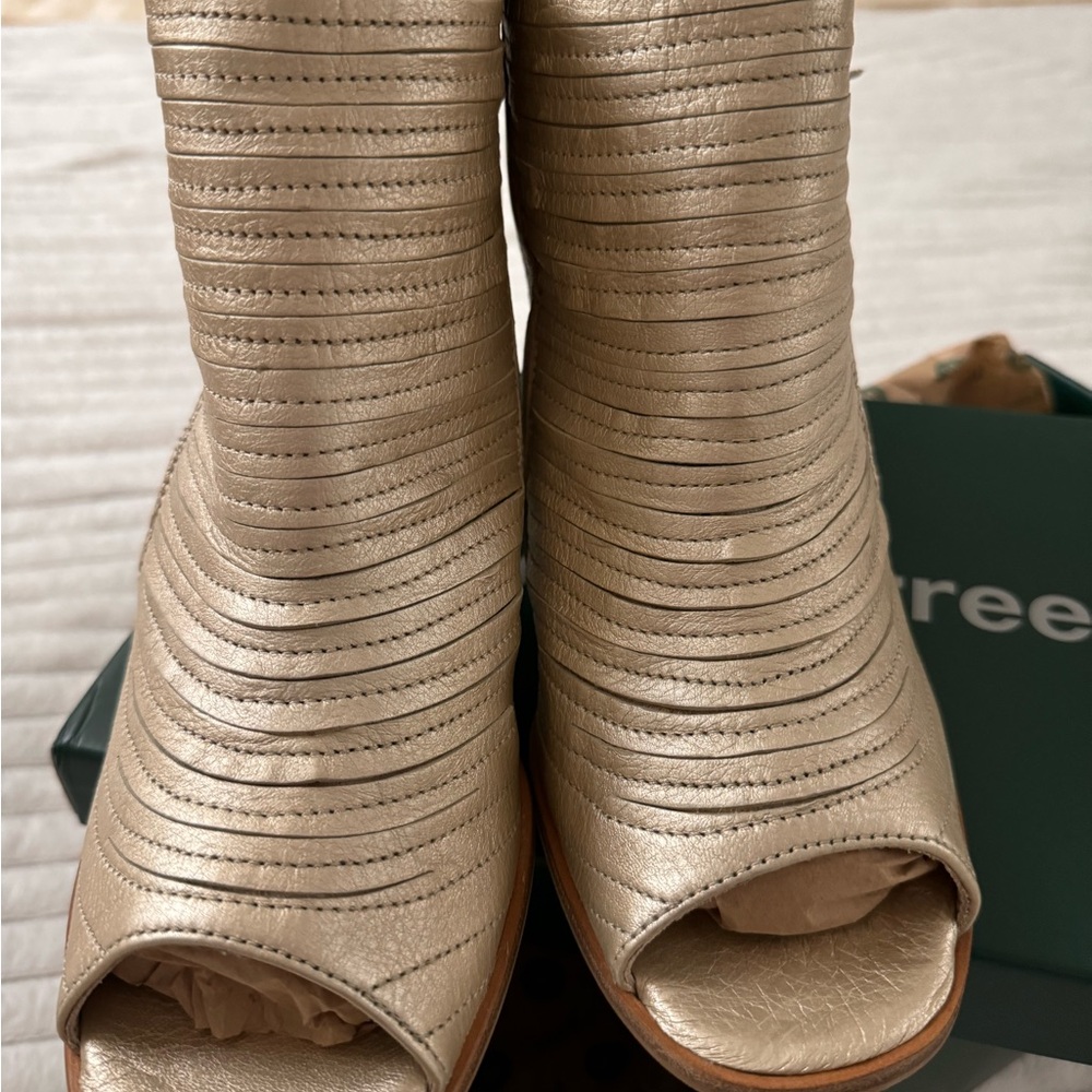 CAYANNE PEEP TOE
